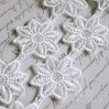 Guipure lace flowers - widh 4,2cm - white - 1 meter