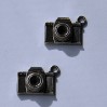 Metalowa zawieszka aparat fotograficzny - srebro 2,1 x 2,1 cm