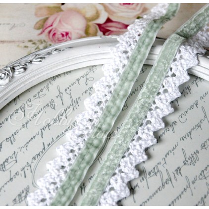 Cotton lace with velvet - widh 2,5cm - white with green velvet - 1 meter