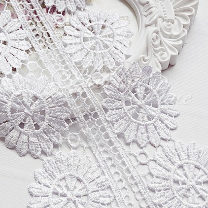 Guipure lace - 7.5 cm wide - white - 1 meter